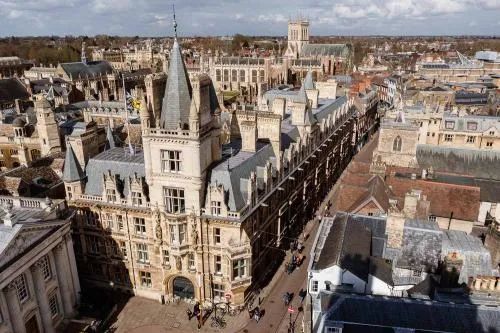 英国大学私设waiting lists保录取！怎么回事？