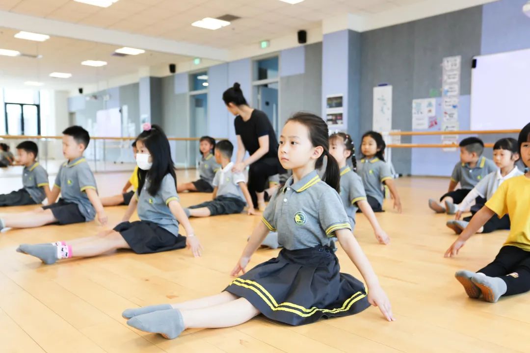 冰球小将被华春莹点赞: 学习与体育俱佳, 这个8岁孩子什么来头？