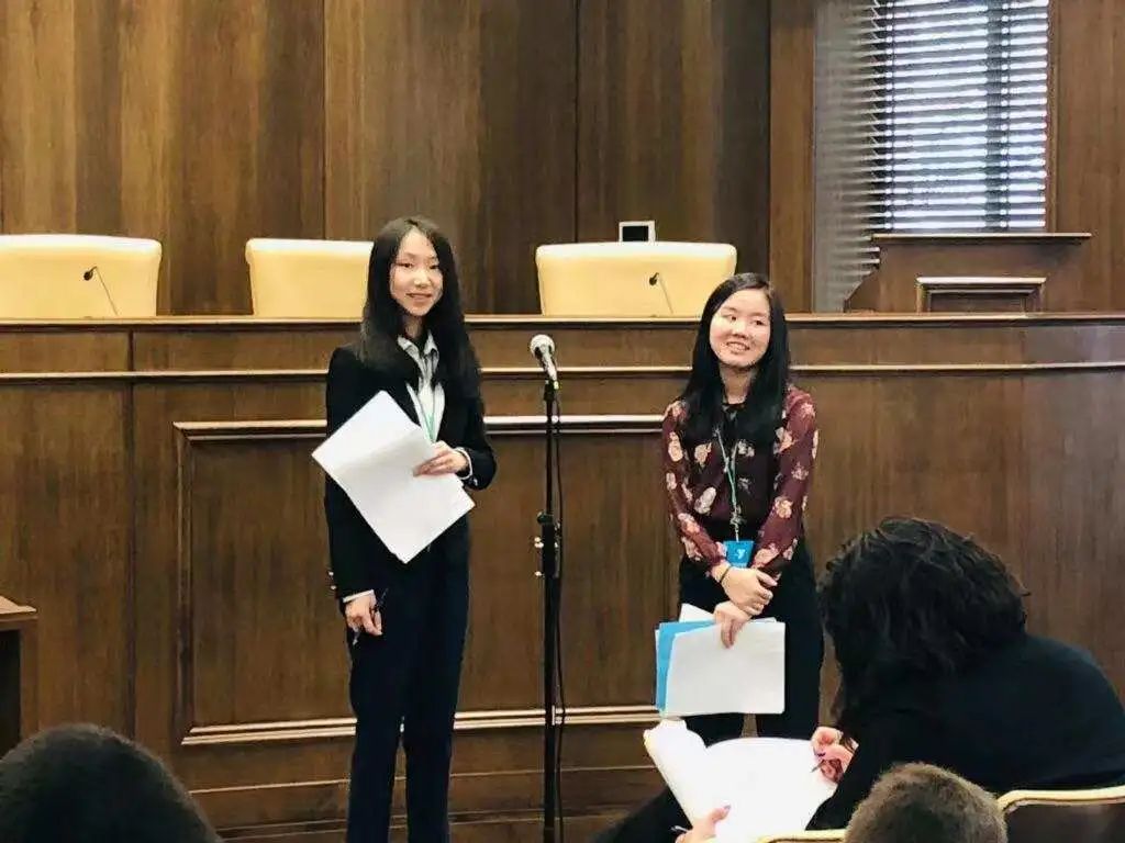 牛津大学到底在找什么样的“牛娃”？这两个热爱辩论的女孩告诉你答案！